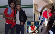Ziyech lên máy bay đến Chelsea sau khi tặng quà chia tay đắt tiền cho đồng đội