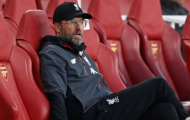 Alisson mắc sai lầm, Klopp phản ứng không thể tin nổi ngoài đường biên