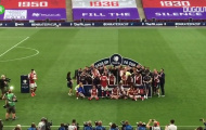 Aubameyang khiến tập thể Arsenal ôm đầu vì làm rớt cúp