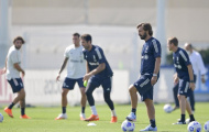 Thầy trò Andrea Pirlo cùng 'nhìn về 1 hướng' trên sân tập của Juventus