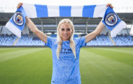 1 năm sau khi rời Man United, hậu vệ trái cập bến Man City