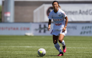 CHOÁNG! Nữ cầu thủ đầu tiên khoác áo CLB nam - một nhà vô địch World Cup