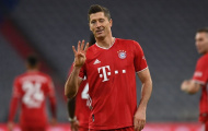Bật chế độ 'gánh team', Lewandowski thách thức Messi bằng cú poker hoàn hảo