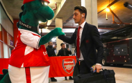 Quá cao cả! Ozil trả toàn bộ tiền lương cho linh vật vừa bị Arsenal sa thải