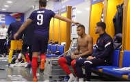 Mbappe nhăn mặt vì bị Giroud đối xử như trẻ con