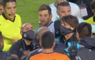 CHOÁNG! Messi gây sốc, điên tiết chửi thẳng mặt đối thủ