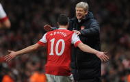 Wenger: 'Van Persie từng cầu cứu tôi sau khi rời Man Utd, nhưng ...'