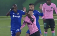 Messi lãnh cùi chỏ từ đối thủ, cựu chủ tịch Barca nổi điên