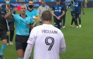 Họa vô đơn chí, Higuain nhận án phạt nặng vì tranh cãi với trọng tài