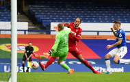 Sao Liverpool điên tiết chửi Pickford 'ngu ngốc' vì triệt hạ Van Dijk