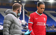 CHÍNH THỨC! Liverpool loại Van Dijk khỏi danh sách dự Premier League