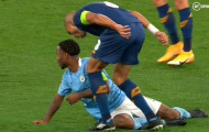 CĐV Man City: 'Hắn xứng đáng phải nhận thẻ đỏ'