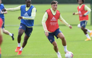 Không thi đấu, Mesut Ozil có động thái bất ngờ gửi tới Arsenal