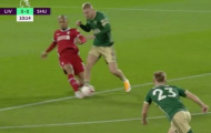 CHOÁNG! Liverpool suýt ôm hận trước Sheffield vì quả 11m 'hoang đường'
