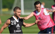 Bị ghẻ lạnh và đây là thái độ của Mesut Ozil trên sân tập