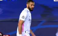 SỐC! Benzema khiến CĐV 'phì cười' với pha xử lý vụng về