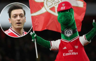 Gunnersaurus tái xuất, Ozil lập tức phá vỡ im lặng