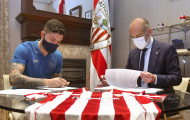 CHÍNH THỨC! Được Arsenal liên hệ, 'đá tảng' chốt xong tương lai
