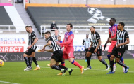 Hậu vệ Newcastle tiết lộ mệnh lệnh của Steve Bruce giữa trận gặp Chelsea