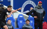 Liên tục bị 'thế lực hắc ám' hành hạ, HLV Jurgen Klopp lộ biểu cảm khó đỡ