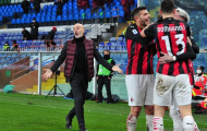 Quá phấn khích vì các học trò, HLV AC Milan có hành động lạ