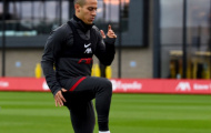 Thiago tập riêng, 'gã khổng lồ' tự tin tái xuất gia cố Liverpool