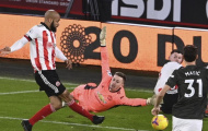 Dự bị và nhìn Henderson phạm sai lầm, De Gea phản ứng gây hoang mang