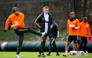 Bản HĐ mới xuất hiện, sân tập M.U rộn ràng trước derby Manchester