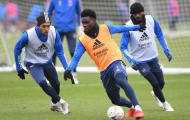 Hình ảnh quá khác biệt trên sân tập Arsenal