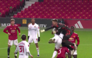 SỐC! Hai sao Man United va chạm kinh hoàng trên sân
