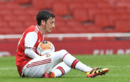 Chịu 'trả góp' lương, Arsenal sẽ tống khứ được Ozil