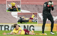 Alisson ôm mặt hối hận sau khi 'dâng' cho Burnley quả 11m oan nghiệt