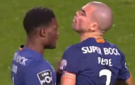 CHOÁNG! Pepe gào lên, xô mạnh, huých vai và thượng cẳng tay với đồng đội
