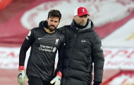 Phạm 2 sai lầm chết người, Alisson nói đúng 2 từ với Klopp