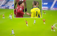 Cầu thủ Man United điên tiết với trọng tài chính 