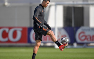 Ronaldo 'nắn gân' các đồng đội trước vòng knock-out Champions League