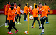 Ký xong HĐ mới, 'ngọc quý' tươi rói trên sân tập Man Utd