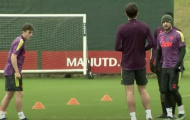 Shaw và Maguire 'lời qua tiếng lại' trên sân tập M.U