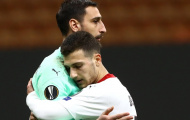 CHOÁNG! 'Người thừa' Man Utd tấu hài, AC Milan suýt đối mặt với bi kịch