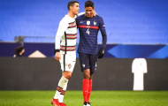 Thay vì Varane, Man Utd hãy tất tay cho 'gã khổng lồ' của La Viola