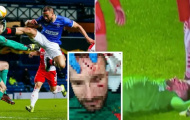 SỐC! 'Tung cước' kinh hoàng, học trò của Gerrard khiến đối thủ đổ máu