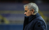 Thua rệu rã, Mourinho vào phòng thay đồ đối thủ làm ngay 1 điều