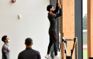 Mohamed Salah 'luyện' cơ vai, đợi ngày tái đấu Sergio Ramos