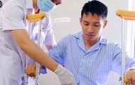 2 ngày sau ca mổ, Hùng Dũng kiên cường trong những hình ảnh mới nhất