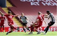 Klopp thất thần nhìn Liverpool thủng lưới liên tiếp phút bù giờ