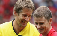 Solskjaer nói gì về khả năng tái ngộ Van der Sar?
