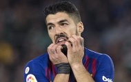 Lộ video Suarez gian lận, chép phao hăng say rồi đội nón chụp ảnh