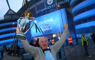 Phát chán khi CĐV Man City ăn mừng danh hiệu... thua cả không khí tại OTF