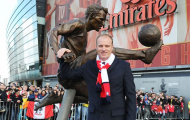 Dennis Bergkamp cập nhật về thương vụ 1,8 tỷ bảng của Arsenal