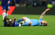 Thầy De Bruyne chỉ ra cầu thủ may mắn thoát thẻ đỏ của Chelsea